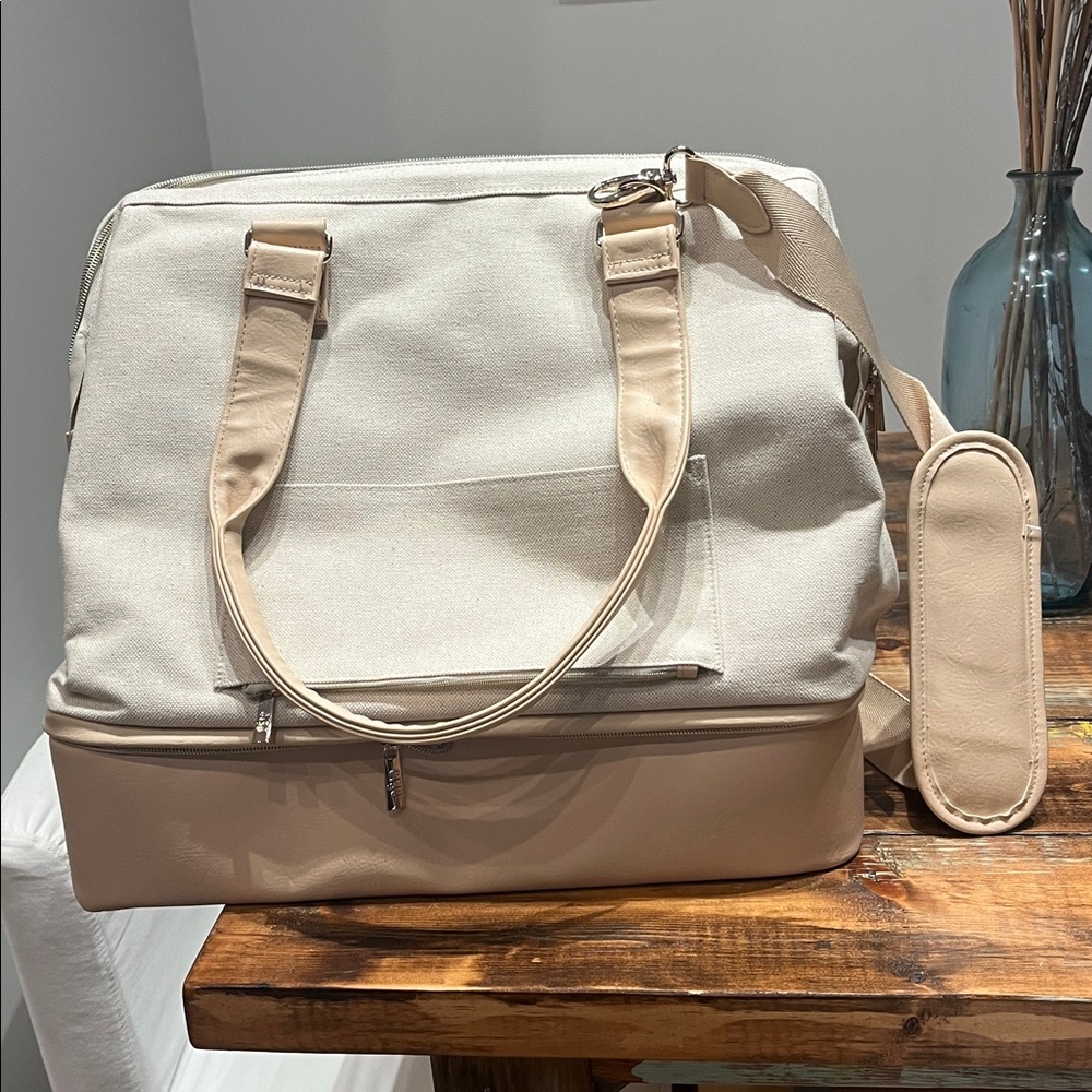 BEIS Cream and Tan Travel Tote - Picture 5 of 5